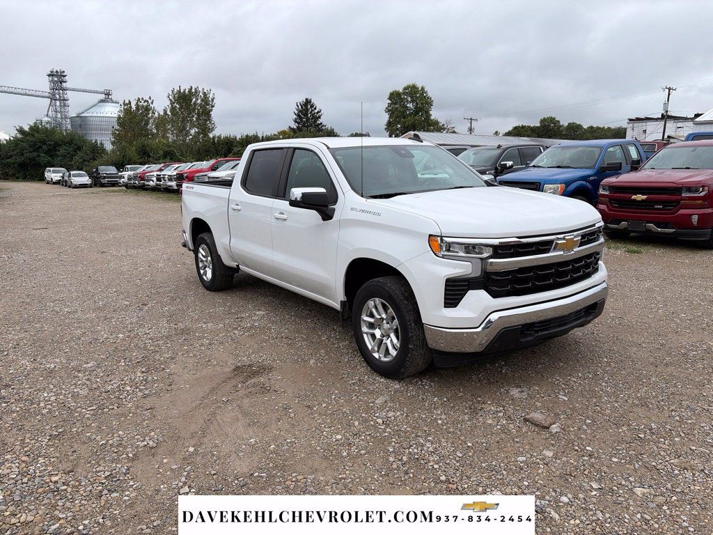 Used 2023 Chevrolet Silverado 1500 LT w/ Leather Package AWD/4WD image 7