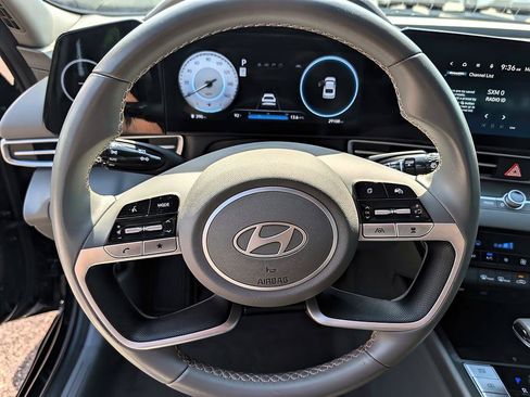 Used 2025 Hyundai Elantra SEL FWD image 18