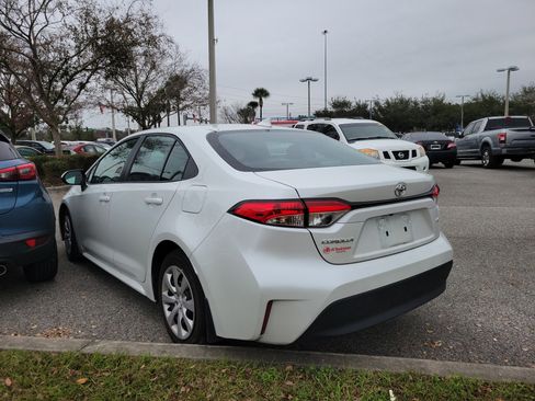 Used 2025 Toyota Corolla LE image 2