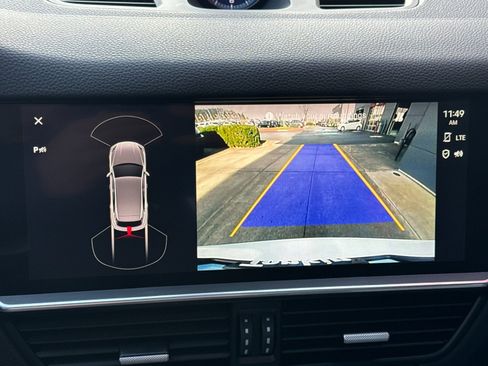 Used 2023 Porsche Cayenne Platinum Edition image 19