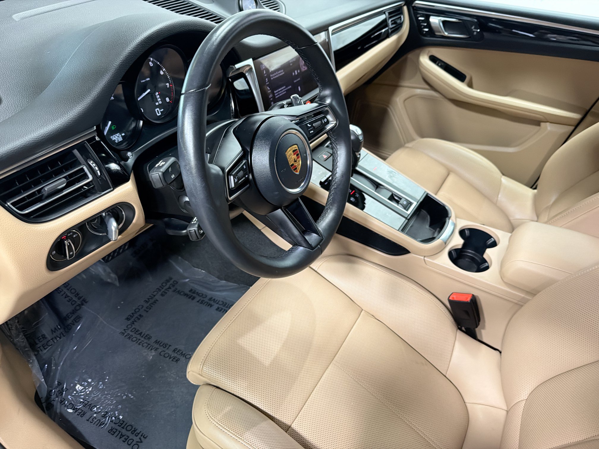 Certified 2026 Porsche Macan AWD/4WD image 4