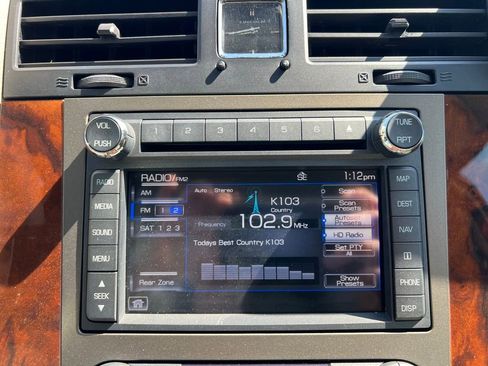 Used 2011 Lincoln Navigator L 4WD image 30