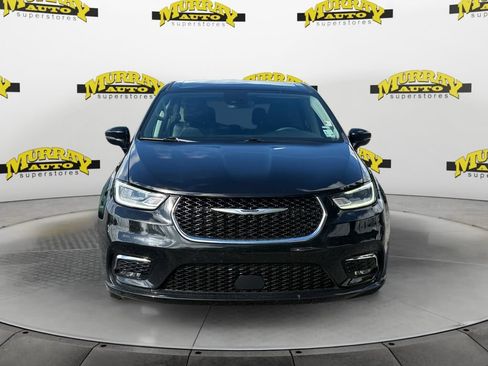 Used 2024 Chrysler Pacifica Touring-L FWD image 8