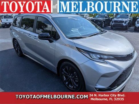 Used 2025 Toyota Sienna XSE FWD image 1
