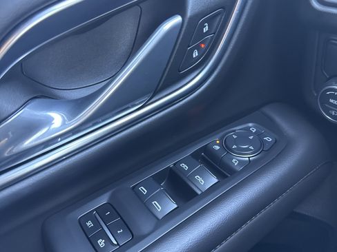 Used 2024 Chevrolet Suburban High Country image 39