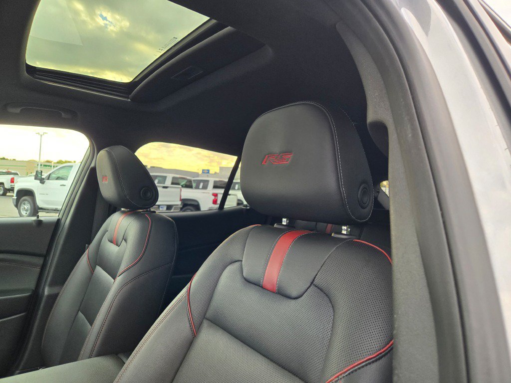 Certified 2024 Chevrolet Trax RS w/ Sunroof Package FWD image 23