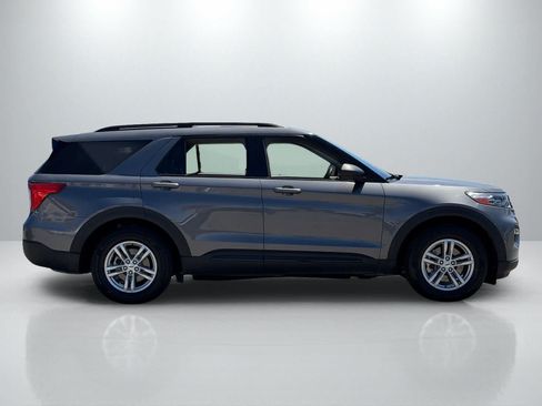 Used 2022 Ford Explorer XLT w/ Equipment Group 202A RWD image 8