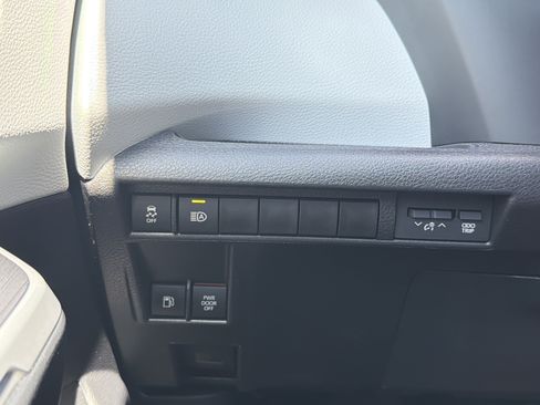 Certified 2025 Toyota Sienna XLE FWD image 12