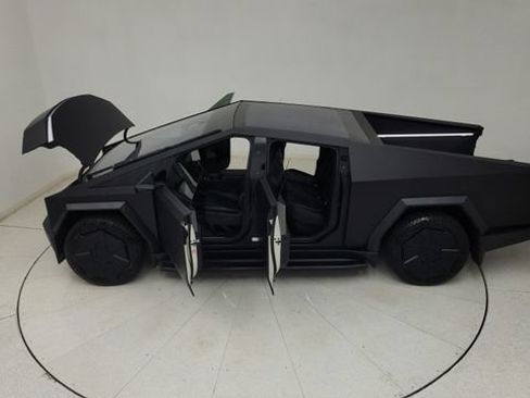 Used 2024 Tesla Cybertruck AWD Crew Cab image 32
