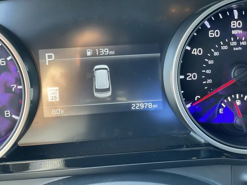 Used 2024 Kia Carnival EX FWD image 13