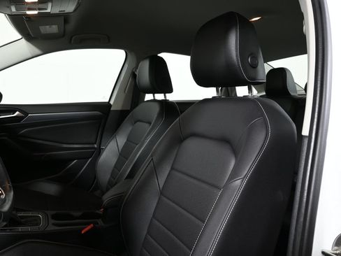 Used 2024 Volkswagen Jetta SE FWD image 5