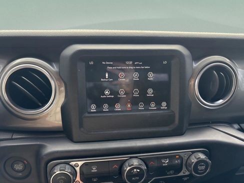 Used 2019 Jeep Wrangler Unlimited Sahara image 17