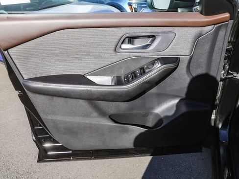 Used 2022 Nissan Rogue SV image 22