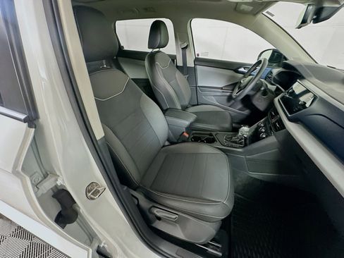 Used 2023 Volkswagen Taos SE w/ Panoramic Sunroof Package image 28