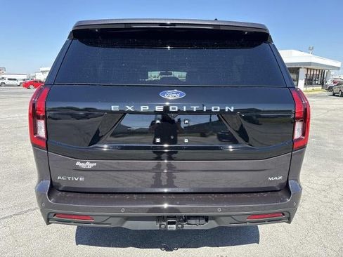 Used 2025 Ford Expedition Max Active AWD/4WD image 5