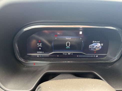 Used 2022 Chevrolet Tahoe LT w/ Luxury Package AWD/4WD image 9