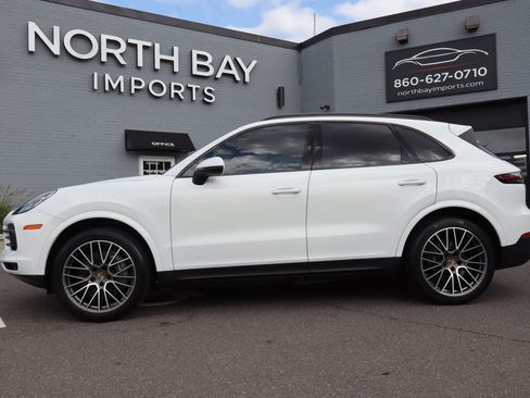 Used 2023 Porsche Cayenne w/ Premium Package AWD/4WD image 1