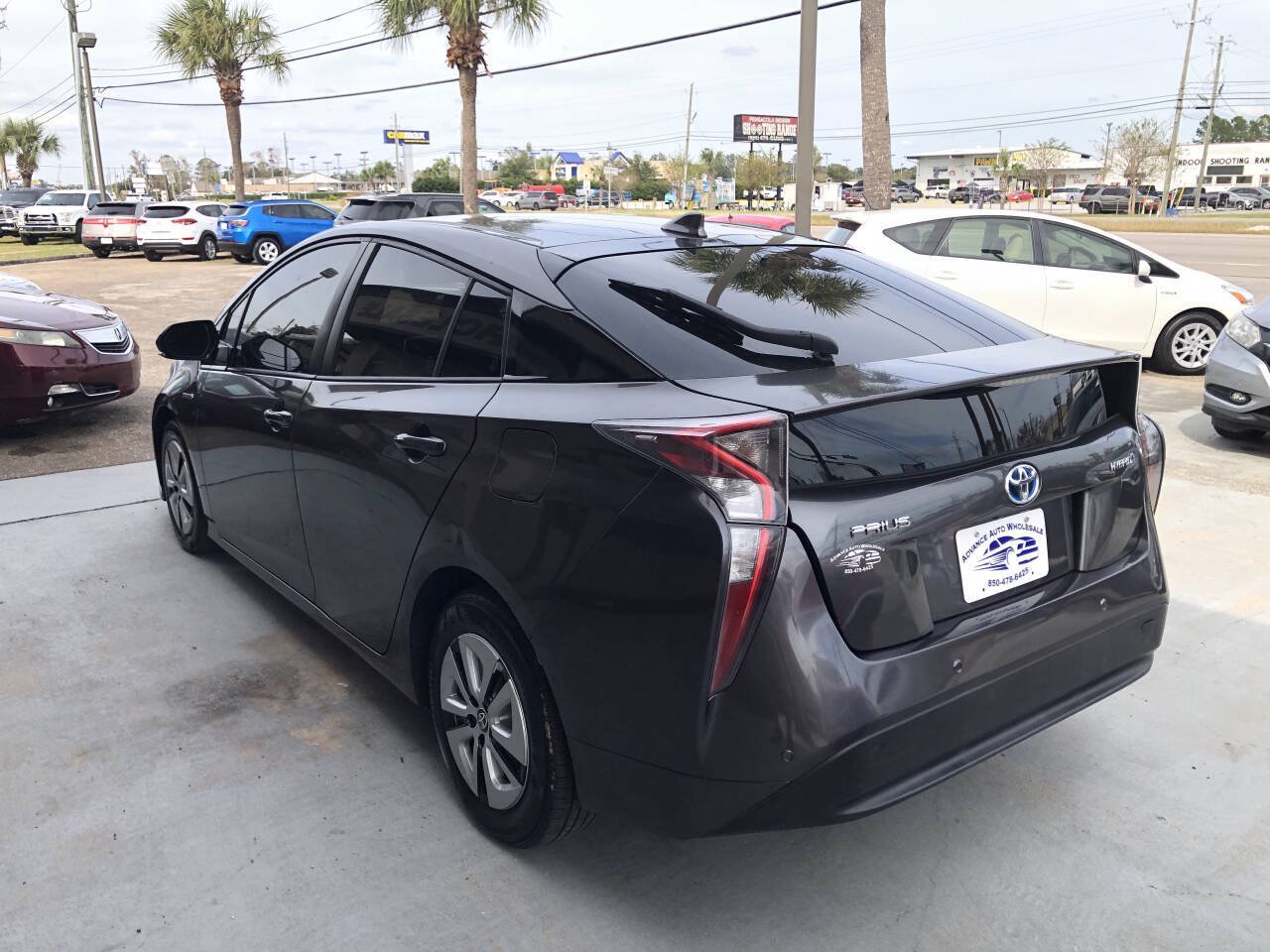Used 2018 Toyota Prius Two w/ Prius Two Safety Plus Package FWD image 4