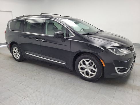 Used 2017 Chrysler Pacifica Touring-L w/ Tire & Wheel Group image 11