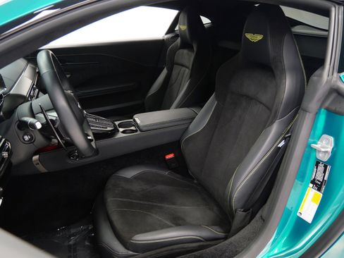 Used 2025 Aston Martin V8 Vantage Coupe image 23