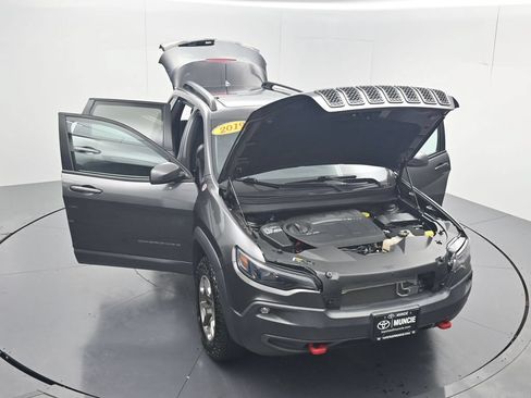 Used 2019 Jeep Cherokee Trailhawk AWD/4WD image 62