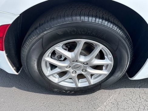 Used 2024 Chrysler Pacifica Touring-L FWD image 26