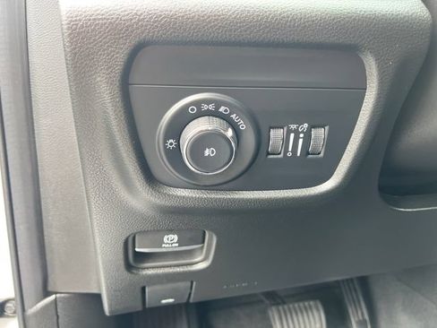 Certified 2025 Jeep Grand Cherokee Limited w/ Luxury Tech Group II AWD/4WD image 14