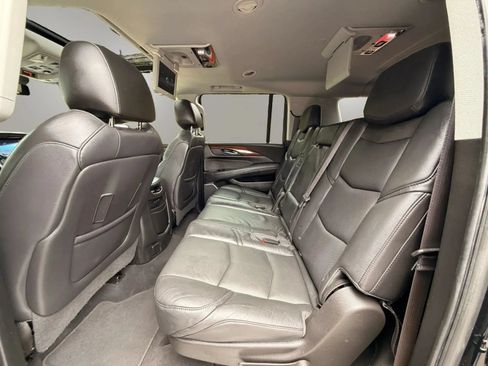 Used 2017 Cadillac Escalade ESV Premium Luxury RWD image 34