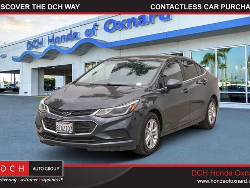 Used 2018 Chevrolet Cruze LT FWD image 1