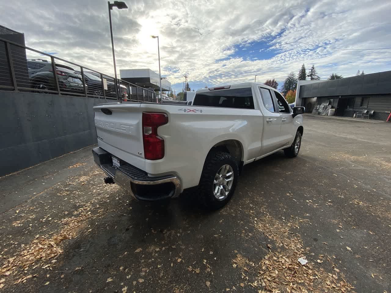 Used 2023 Chevrolet Silverado 1500 LT AWD/4WD image 6
