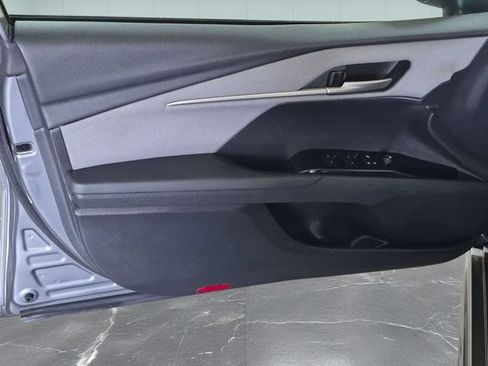 Used 2025 Toyota Camry SE FWD image 14