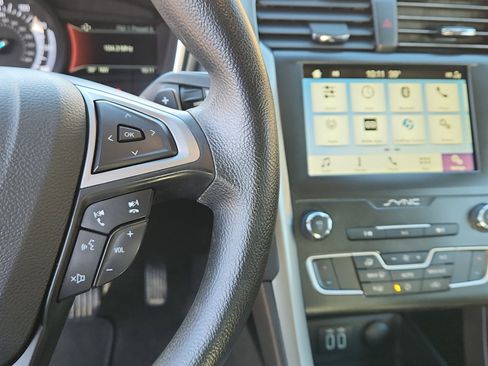 Used 2019 Ford Fusion SE image 26