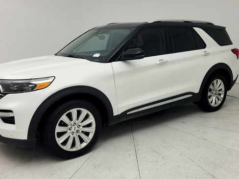 Used 2022 Ford Explorer Limited w/ Equipment Group 301A RWD image 4