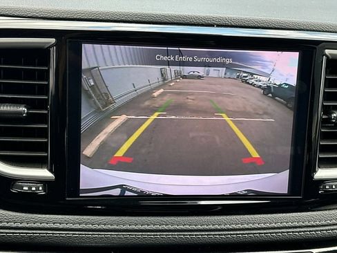 Used 2024 Chrysler Pacifica Limited FWD image 21