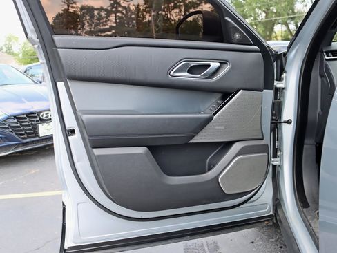 Used 2018 Land Rover Range Rover Velar R-Dynamic SE image 33