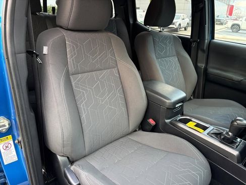 Used 2016 Toyota Tacoma TRD Off-Road w/ Towing Package image 19