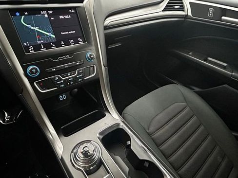 Used 2019 Ford Fusion SE image 22