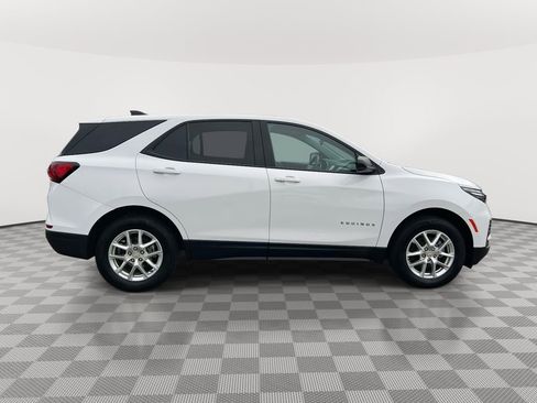 Used 2022 Chevrolet Equinox LS w/ LS Convenience Package AWD/4WD image 4