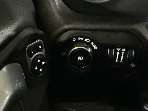 Used 2021 Jeep Wrangler Unlimited Rubicon AWD/4WD image 36