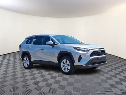 Used 2023 Toyota RAV4 LE AWD/4WD image 5