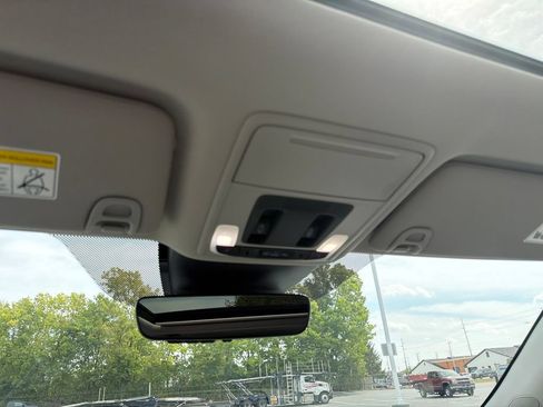 Used 2025 Honda Pilot Elite image 14