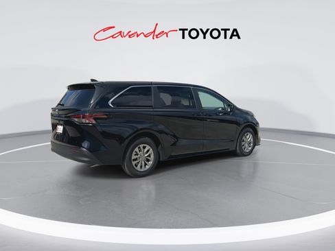 Certified 2026 Toyota Sienna LE FWD image 8