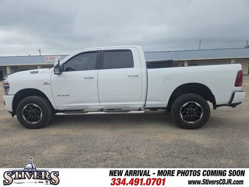 Used 2025 RAM 2500 Laramie AWD/4WD image 5