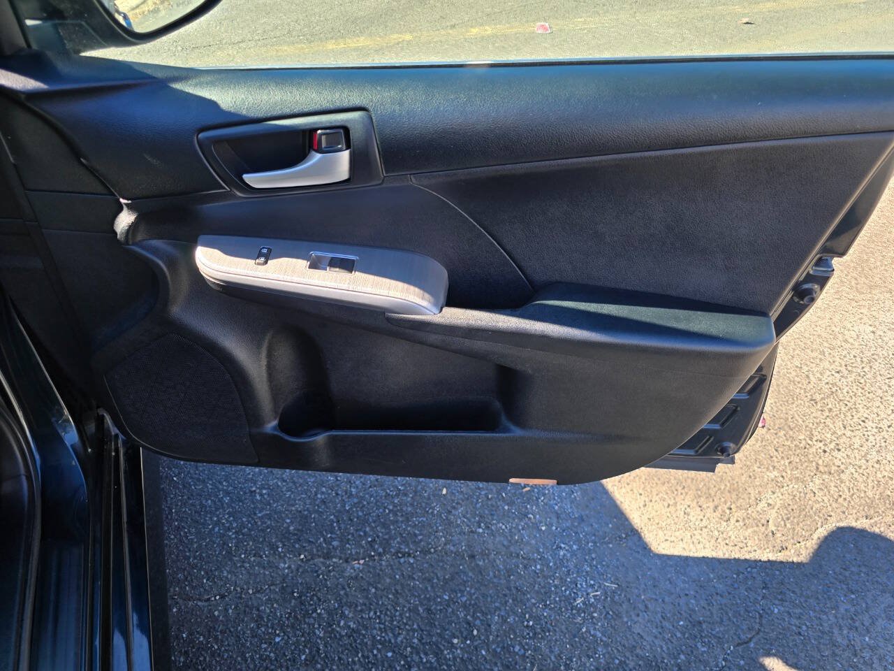 Used 2012 Toyota Camry SE FWD image 29