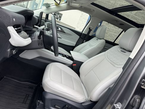 Used 2025 Ford Explorer Platinum w/ Ultimate Package AWD/4WD image 9