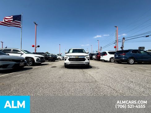 Used 2025 Chevrolet TrailBlazer LT FWD image 14