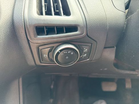 Used 2016 Ford Focus SE FWD image 18