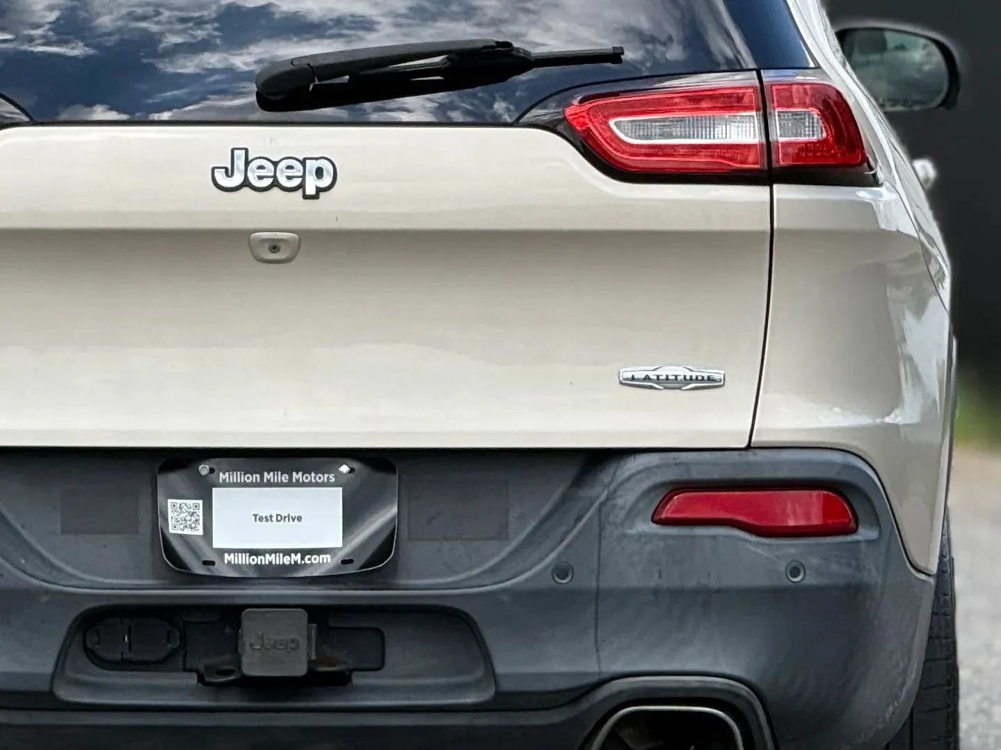 Used 2015 Jeep Cherokee Latitude w/ Comfort/Convenience Group FWD image 14