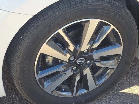 Used 2025 Nissan Versa SV w/ Trunk Package image 15