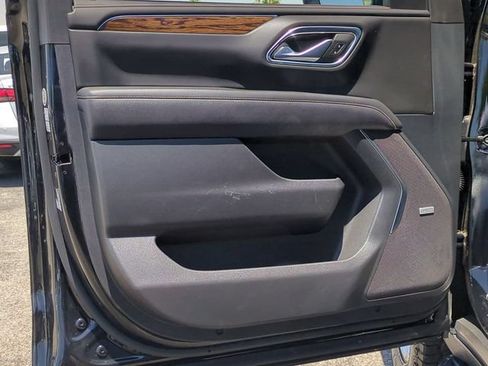 Used 2024 Chevrolet Tahoe Premier AWD/4WD image 25